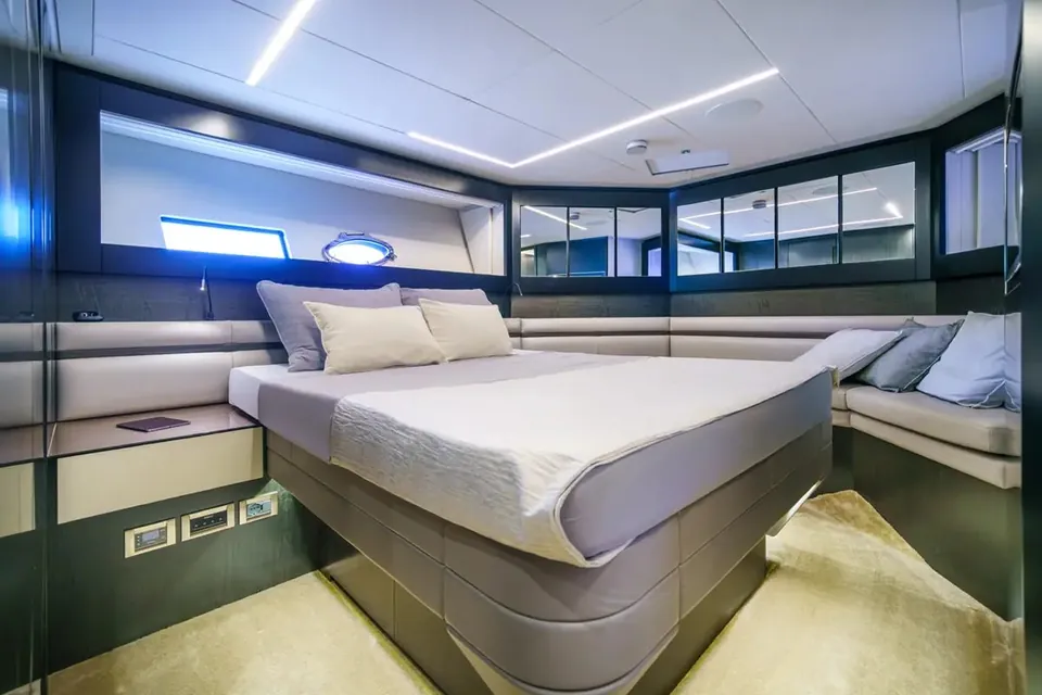 Mavis, 2019 Pershing 9X, photo 33
