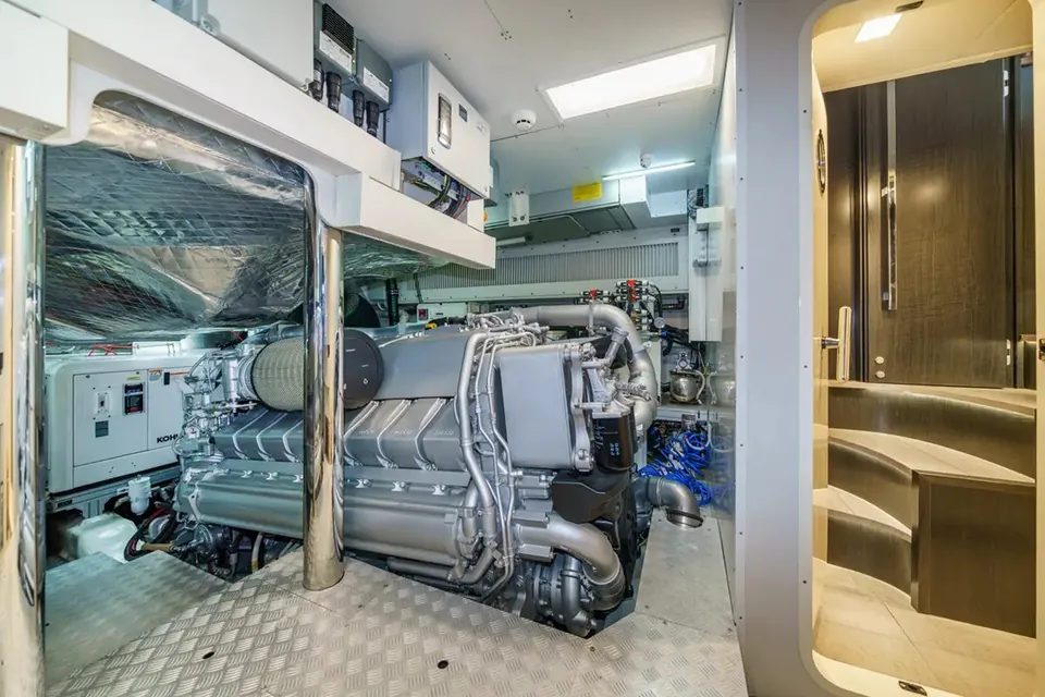 Mavis, 2019 Pershing 9X, photo 35