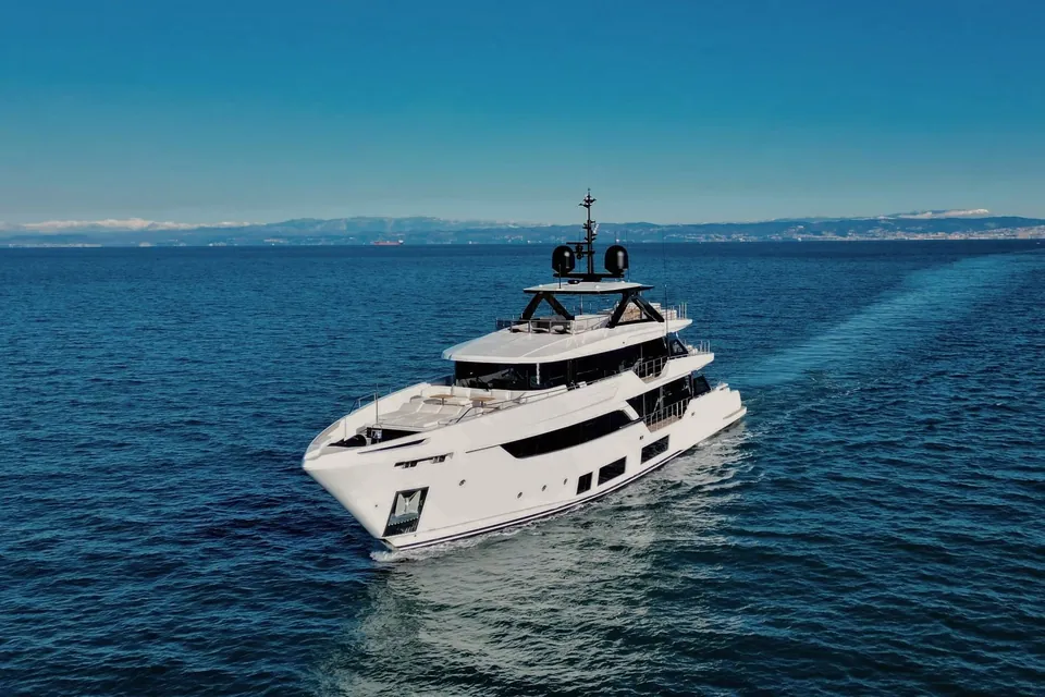 La Vetta, 2025 Custom Line Navetta 38, photo 4