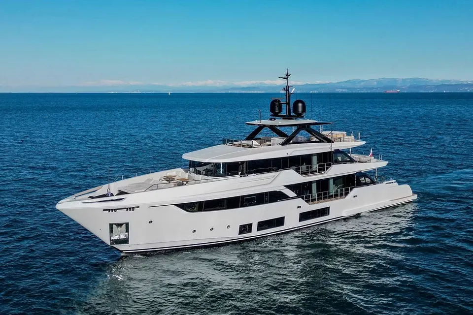 La Vetta, 2025 Custom Line Navetta 38, photo 8