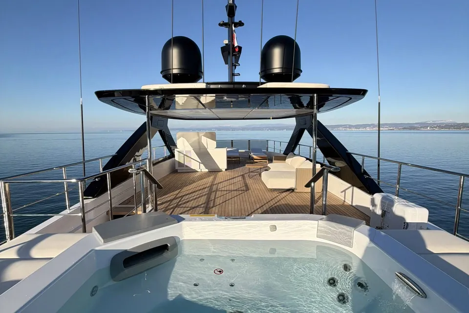 La Vetta, 2025 Custom Line Navetta 38, photo 9