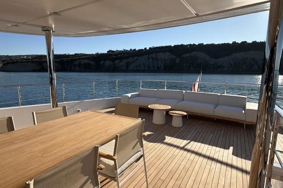 La Vetta, 2025 Custom Line Navetta 38, photo 11