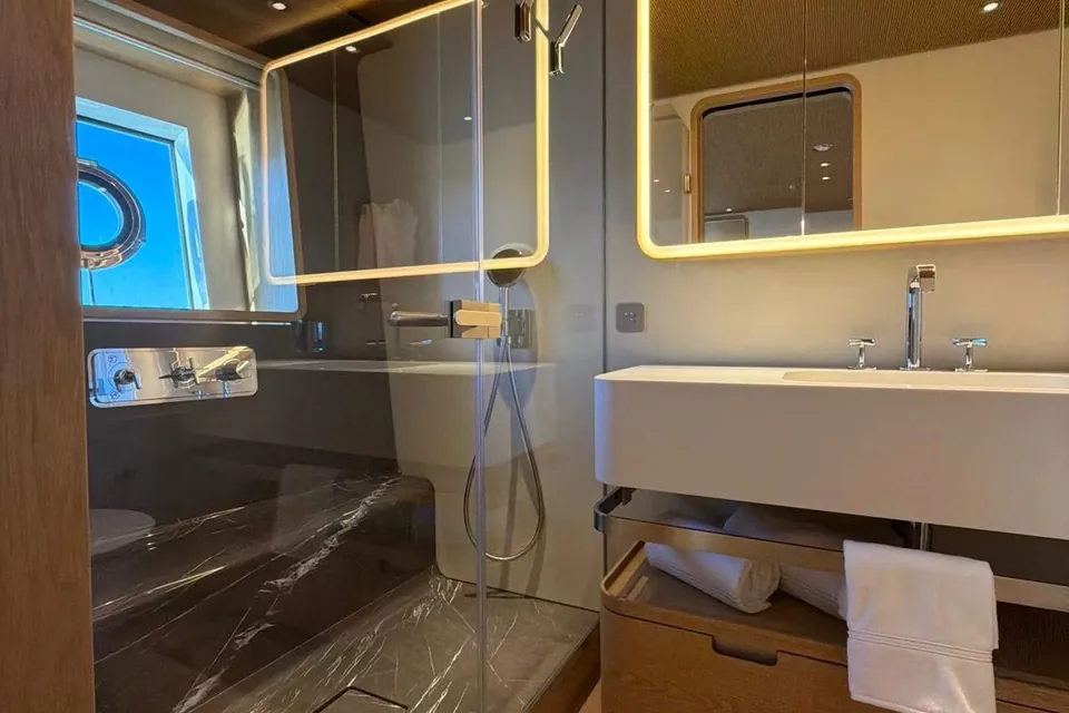 La Vetta, 2025 Custom Line Navetta 38, photo 35