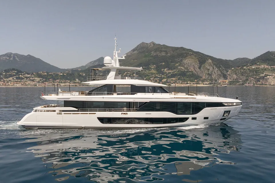 H II, 2023 Azimut Grande 36M, photo 1