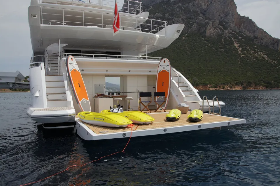 Willow, 2017 Benetti Fast 140', photo 6