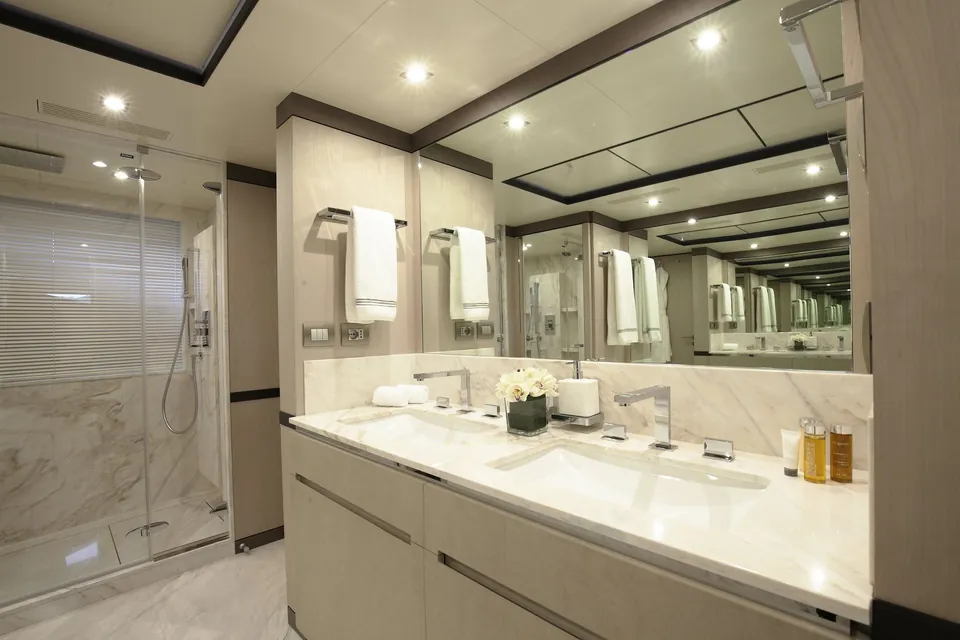 Willow, 2017 Benetti Fast 140', photo 13