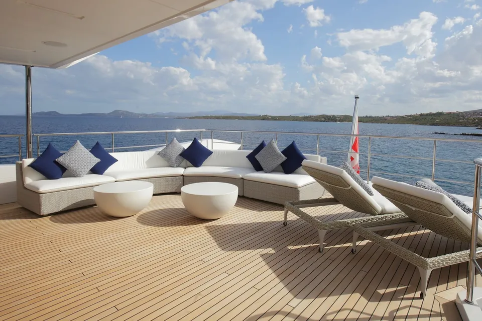 Willow, 2017 Benetti Fast 140', photo 2