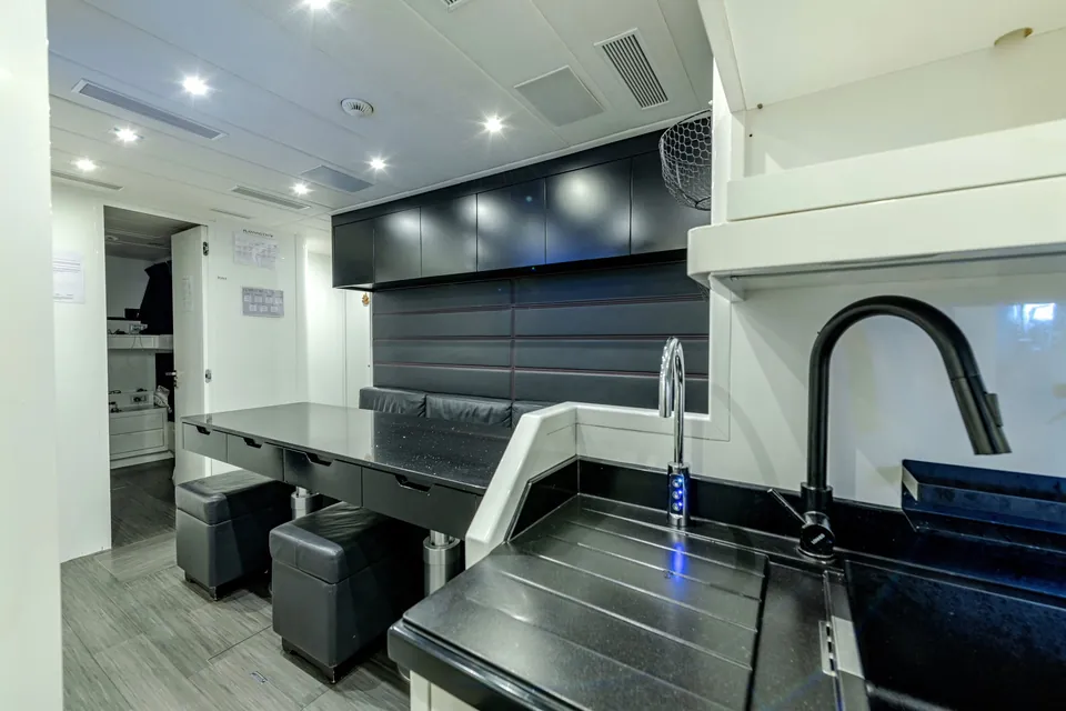 Black Legend, 2017 Mangusta 165E, photo 42