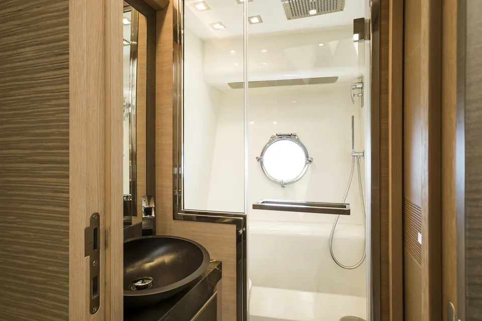 Crazy Diamond, 2016 Monte Carlo Yachts MCY 70, photo 20