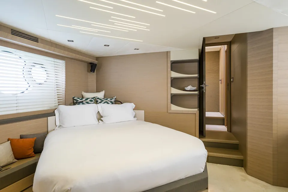 Crazy Diamond, 2016 Monte Carlo Yachts MCY 70, photo 7