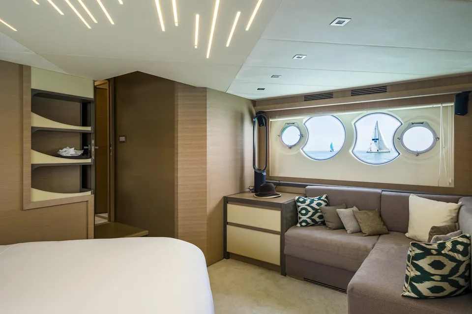 Crazy Diamond, 2016 Monte Carlo Yachts MCY 70, photo 27