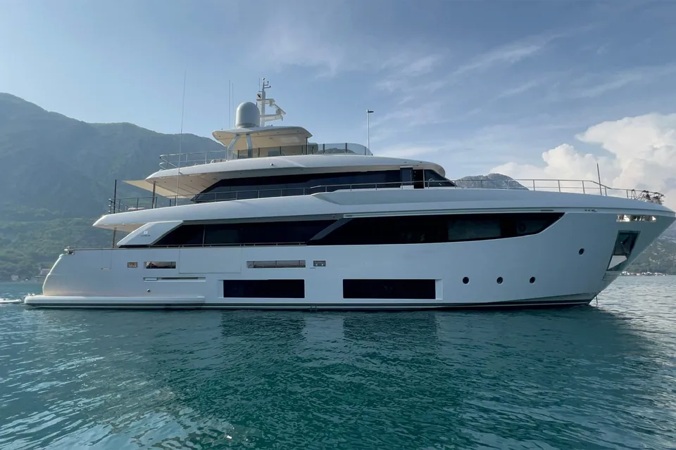 Adelia, 2021 Custom Line Navetta 33, photo 1