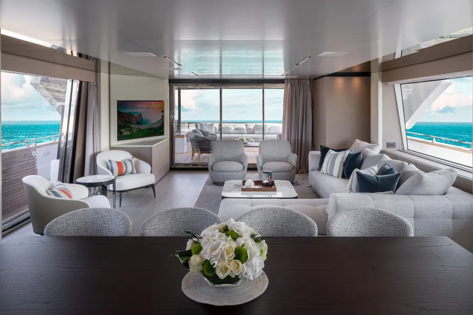 Adelia, 2021 Custom Line Navetta 33, photo 2