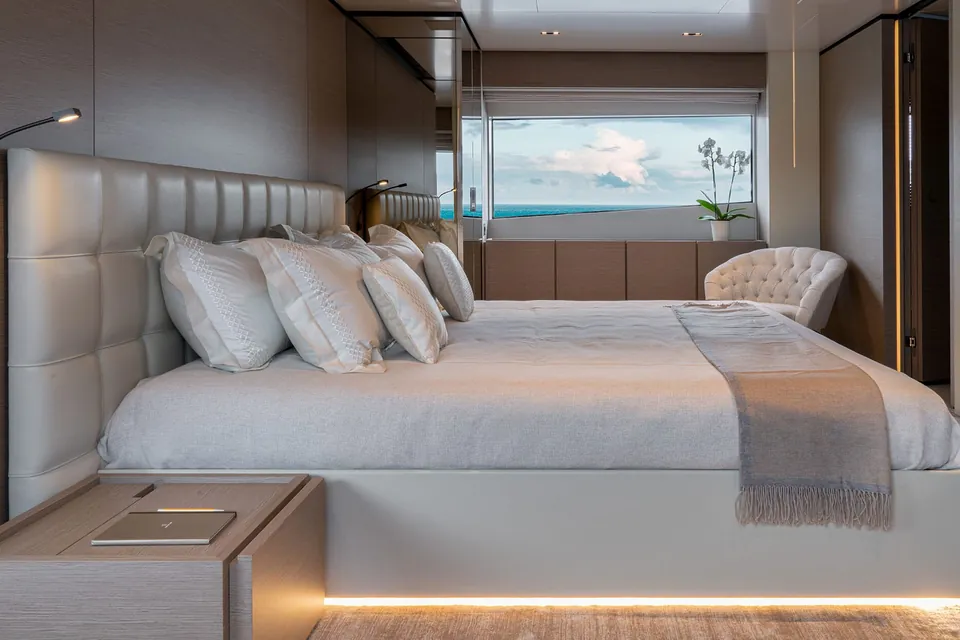 Adelia, 2021 Custom Line Navetta 33, photo 11