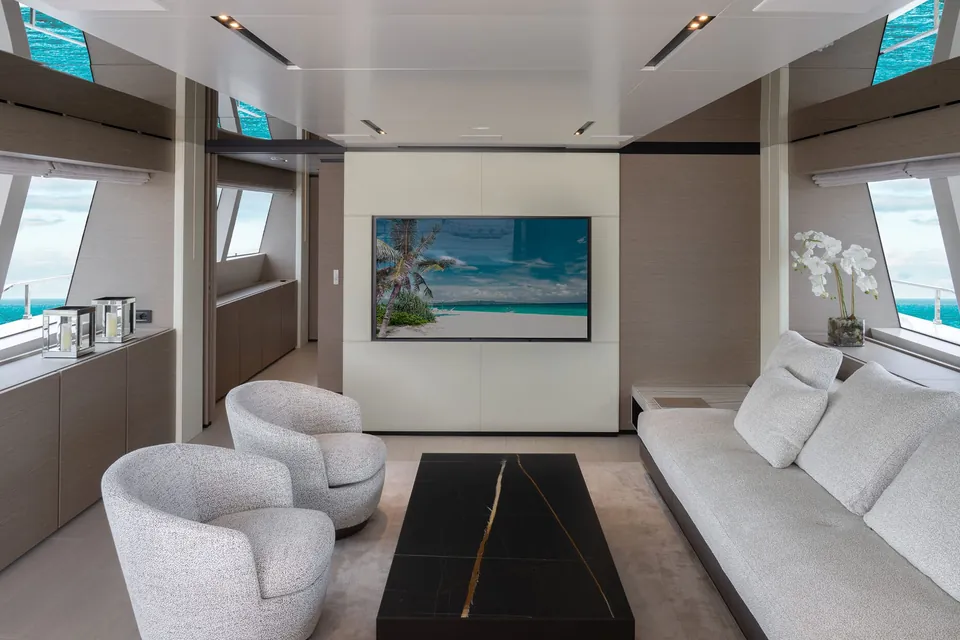 Adelia, 2021 Custom Line Navetta 33, photo 13