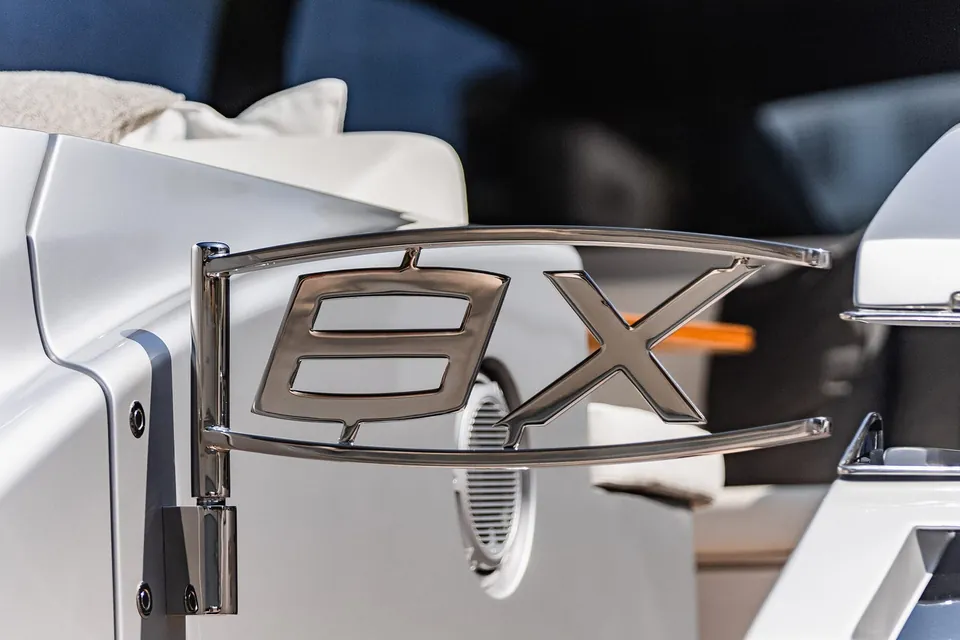 2021 Pershing 8X, photo 3
