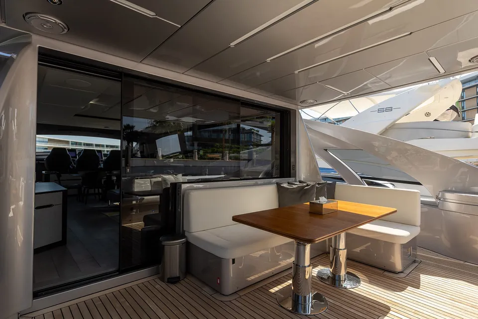 2021 Pershing 8X, photo 4