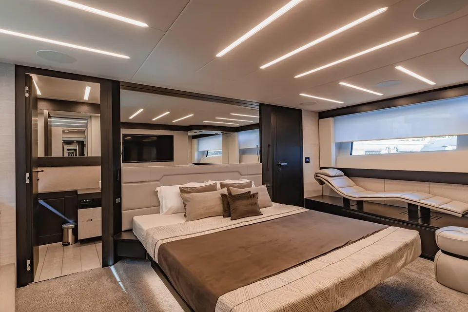 2021 Pershing 8X, photo 9
