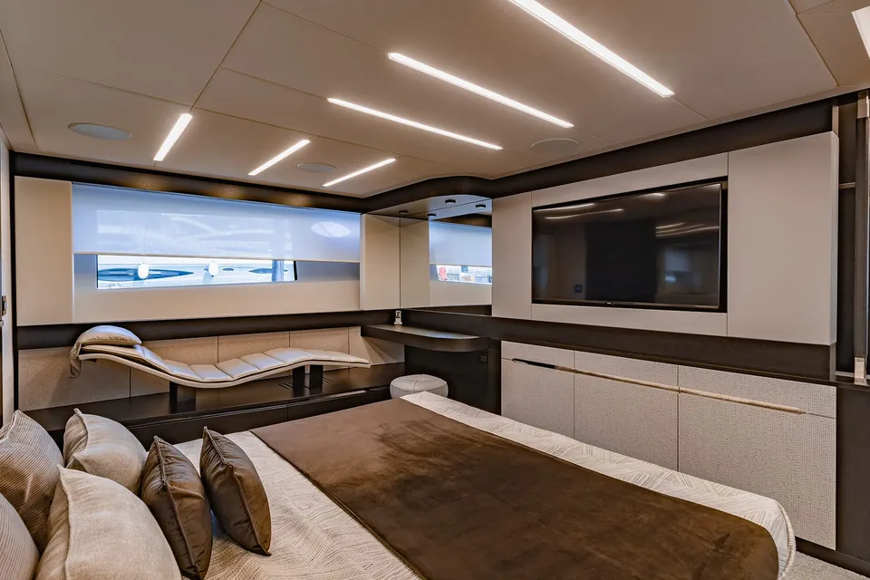 2021 Pershing 8X, photo 10