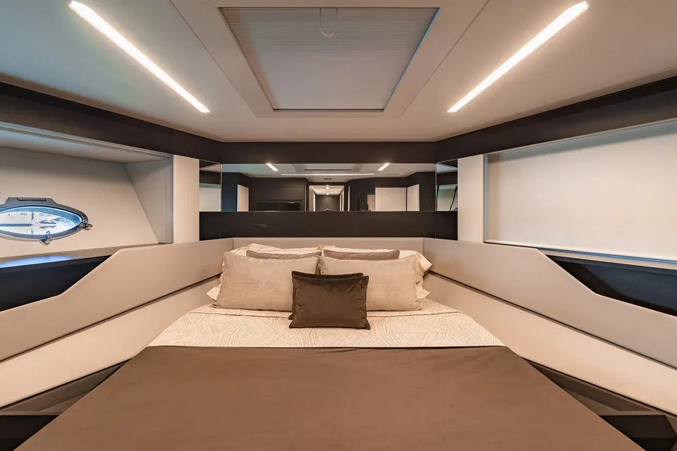 2021 Pershing 8X, photo 12