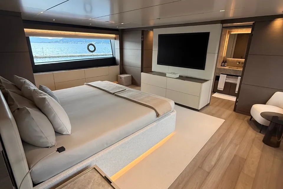 Albus, 2025 Custom Line Navetta 42, photo 3