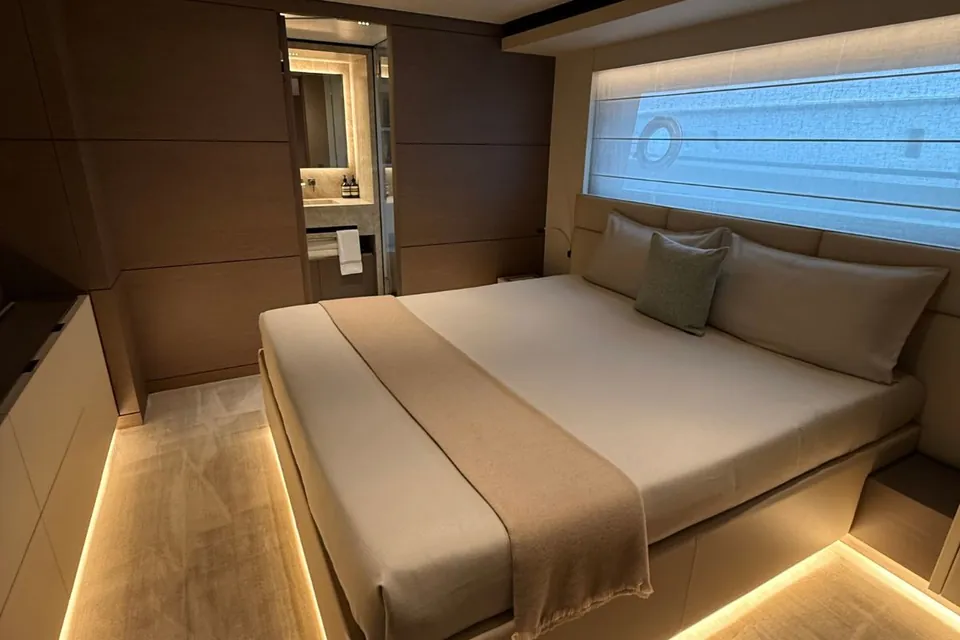 Albus, 2025 Custom Line Navetta 42, photo 10