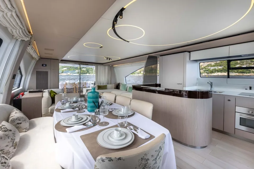 Bella Katrin, 2023 Azimut Fly 72, photo 2