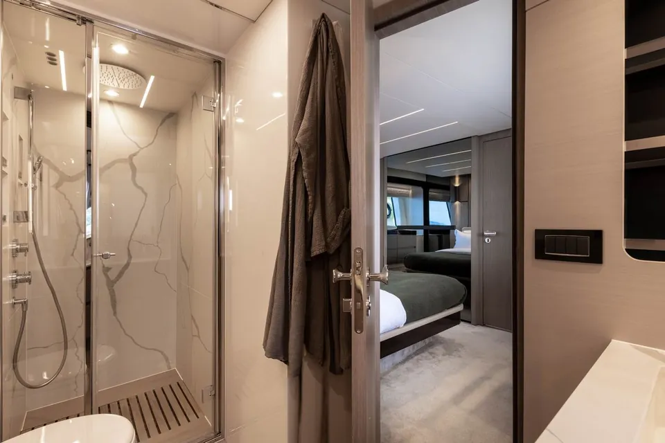 Bella Katrin, 2023 Azimut Fly 72, photo 10