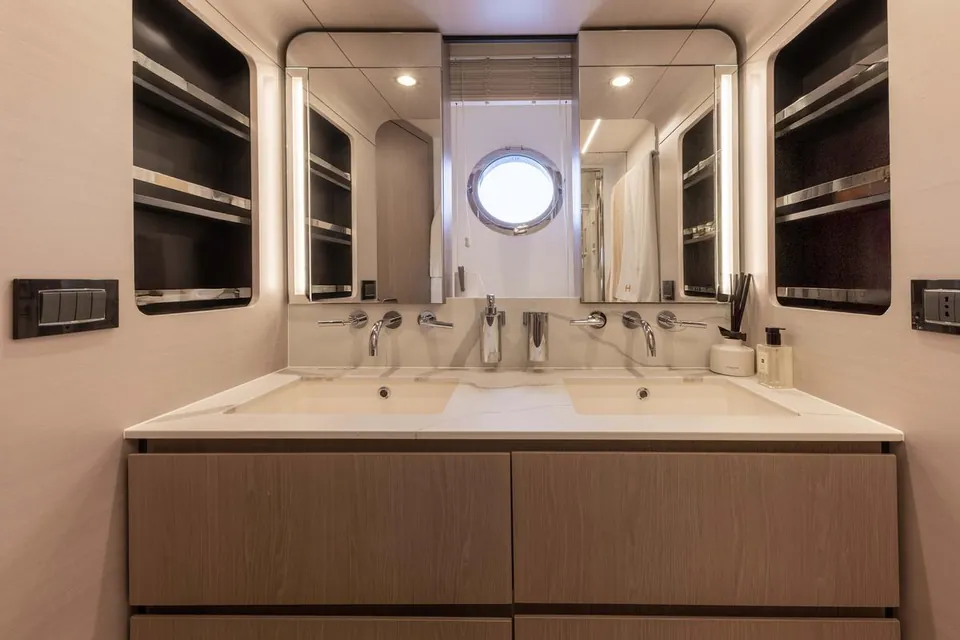 Bella Katrin, 2023 Azimut Fly 72, photo 28
