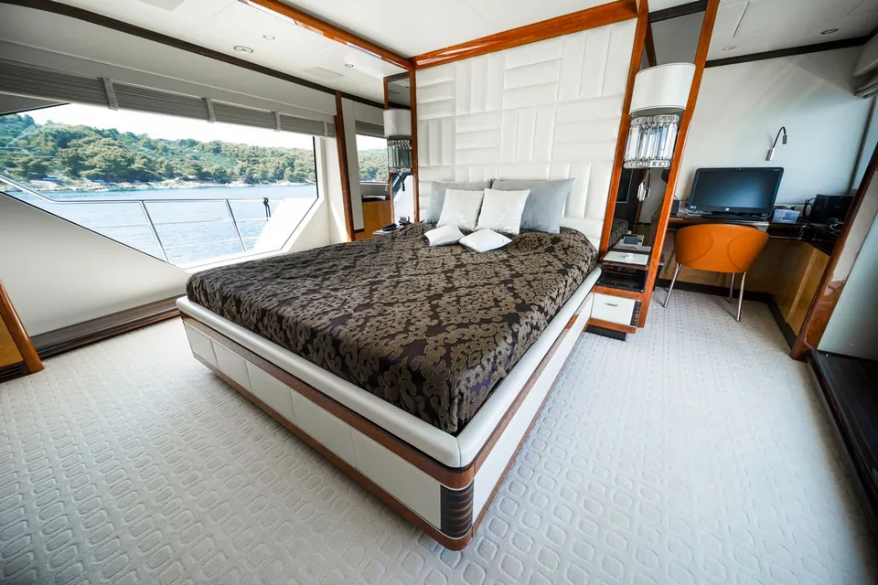 Afina, 2017 Benetti Tradition Supreme 108, photo 16