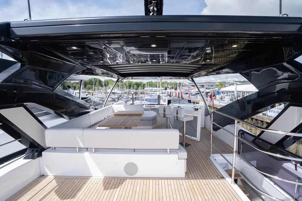 Naama, 2024 Sunseeker 76 Yacht, photo 2