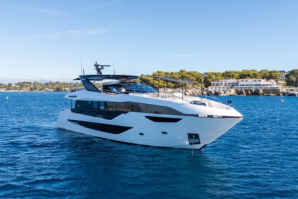 Family Spirit, 2023 Sunseeker 100 Yacht, photo 2