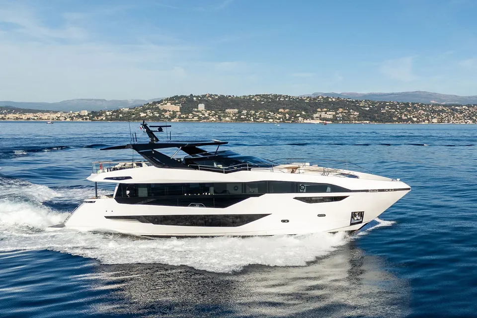 Family Spirit, 2023 Sunseeker 100 Yacht, photo 3