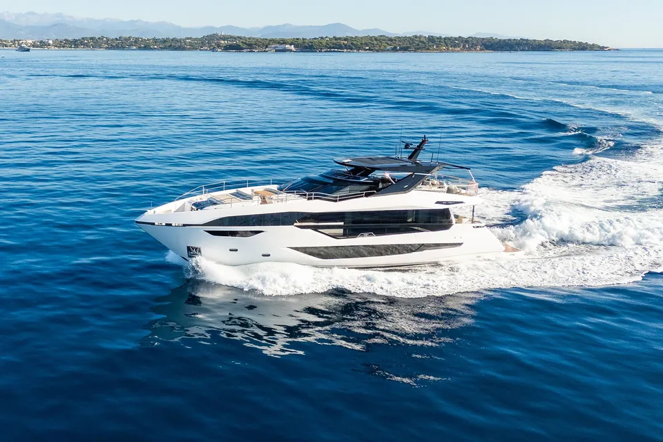 Family Spirit, 2023 Sunseeker 100 Yacht, photo 4