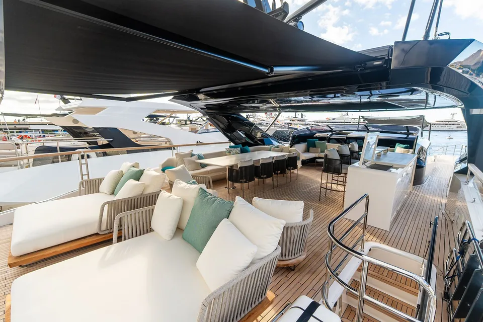 Family Spirit, 2023 Sunseeker 100 Yacht, photo 10