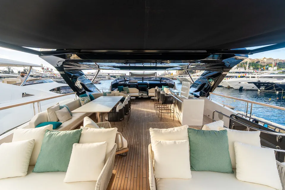 Family Spirit, 2023 Sunseeker 100 Yacht, photo 11