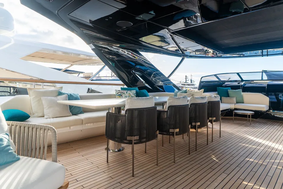 Family Spirit, 2023 Sunseeker 100 Yacht, photo 13