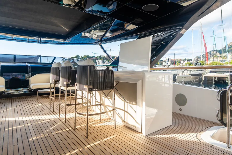 Family Spirit, 2023 Sunseeker 100 Yacht, photo 15