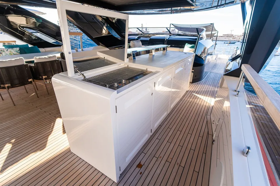 Family Spirit, 2023 Sunseeker 100 Yacht, photo 16
