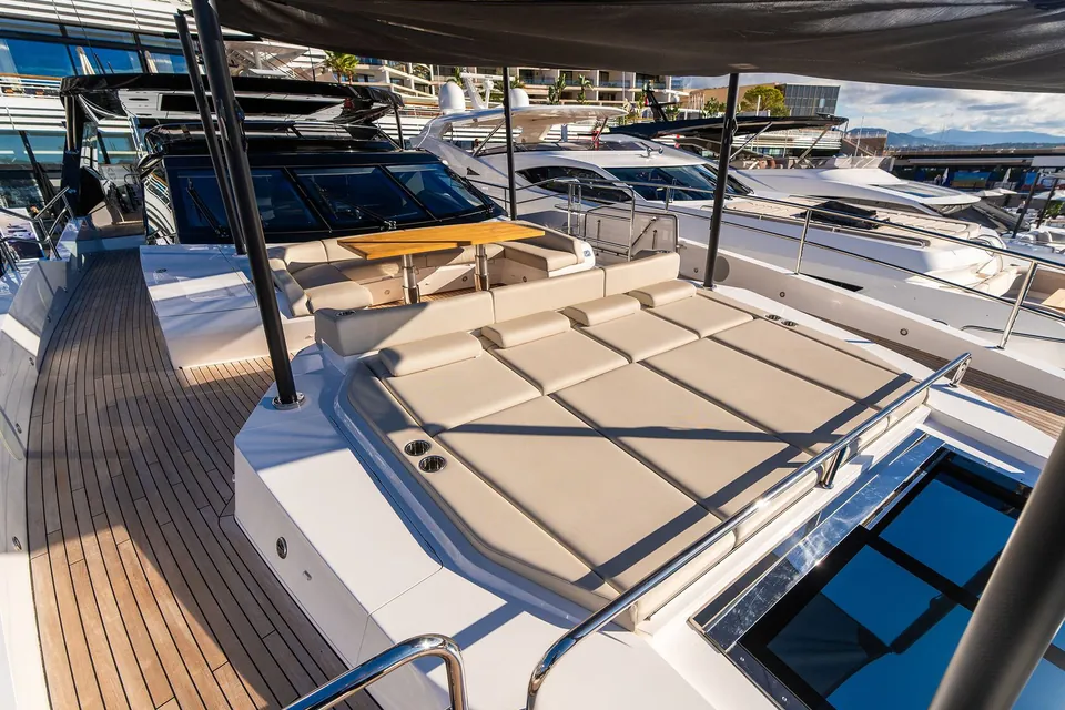 Family Spirit, 2023 Sunseeker 100 Yacht, photo 20