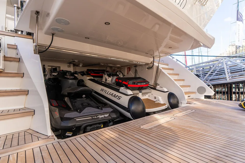 Family Spirit, 2023 Sunseeker 100 Yacht, photo 24
