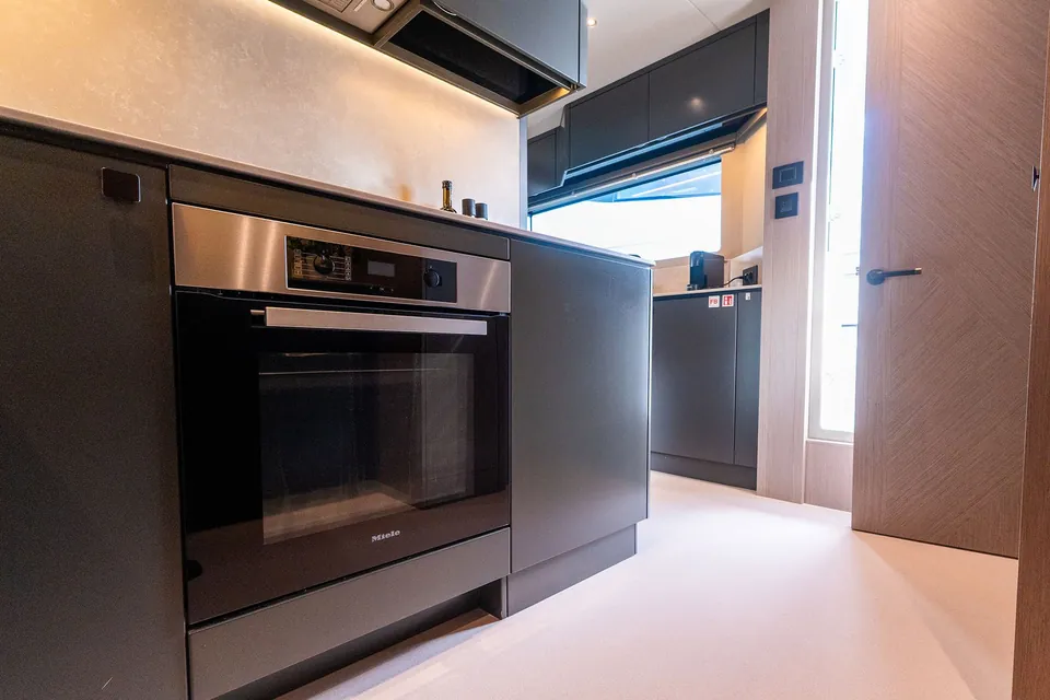Family Spirit, 2023 Sunseeker 100 Yacht, photo 35