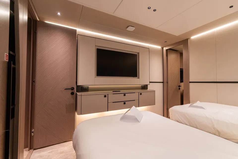 Family Spirit, 2023 Sunseeker 100 Yacht, photo 51