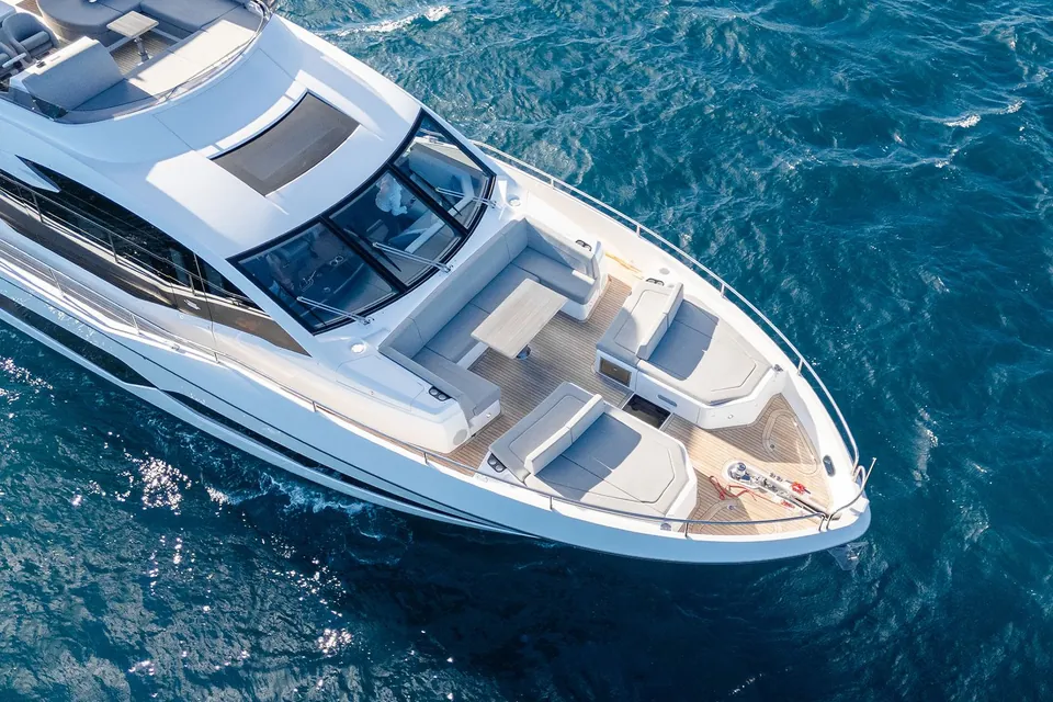 Bella Gee, 2023 Sunseeker 76 Yacht, photo 3