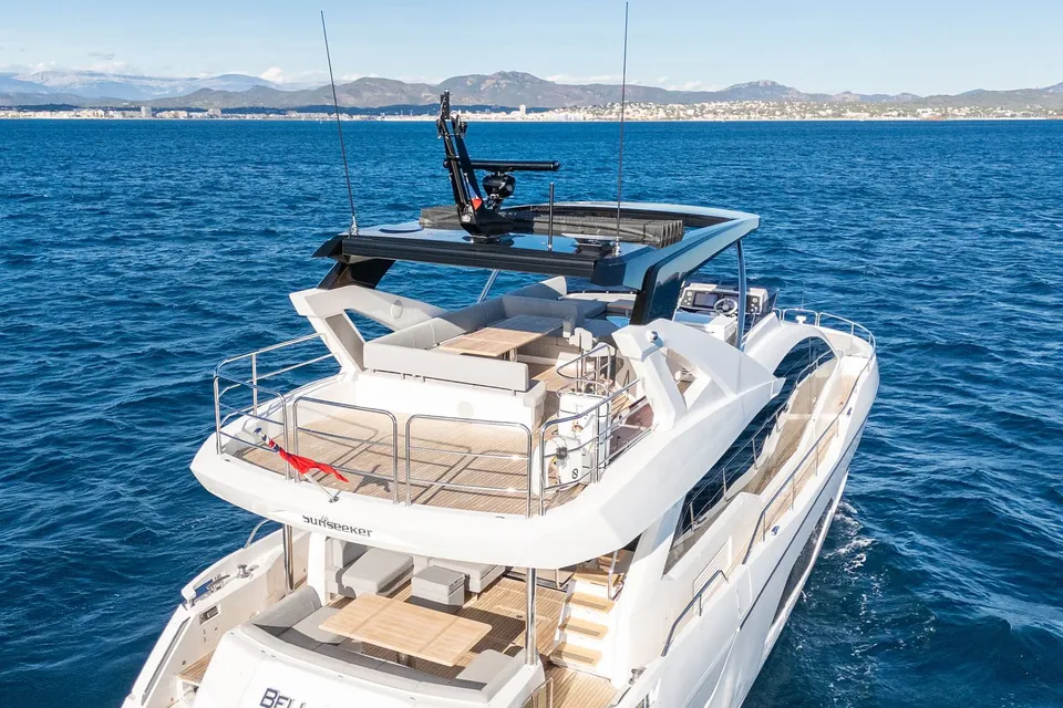 Bella Gee, 2023 Sunseeker 76 Yacht, photo 5
