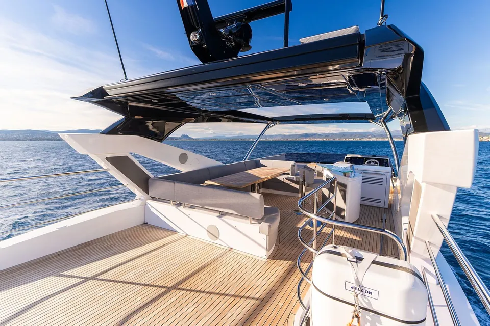 Bella Gee, 2023 Sunseeker 76 Yacht, photo 6