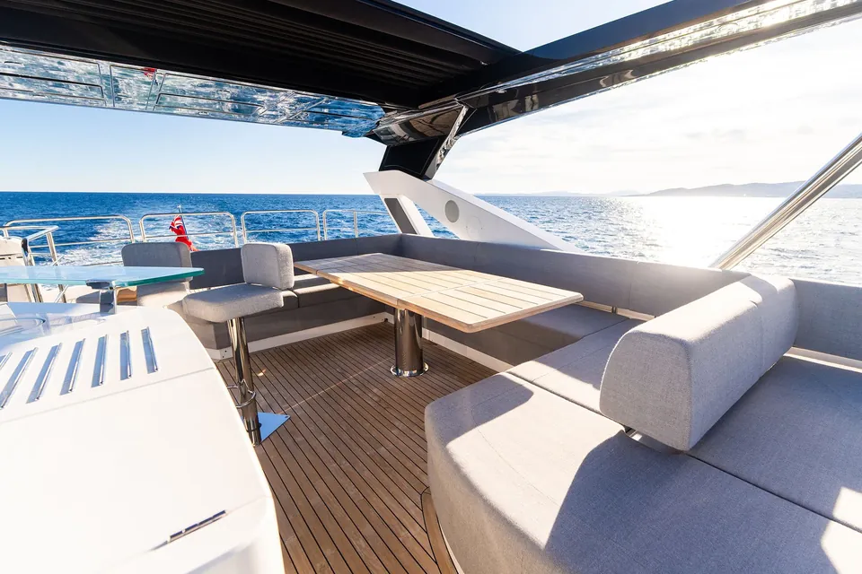 Bella Gee, 2023 Sunseeker 76 Yacht, photo 7