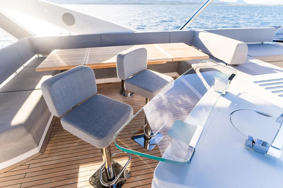Bella Gee, 2023 Sunseeker 76 Yacht, photo 8