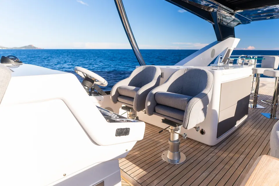 Bella Gee, 2023 Sunseeker 76 Yacht, photo 9