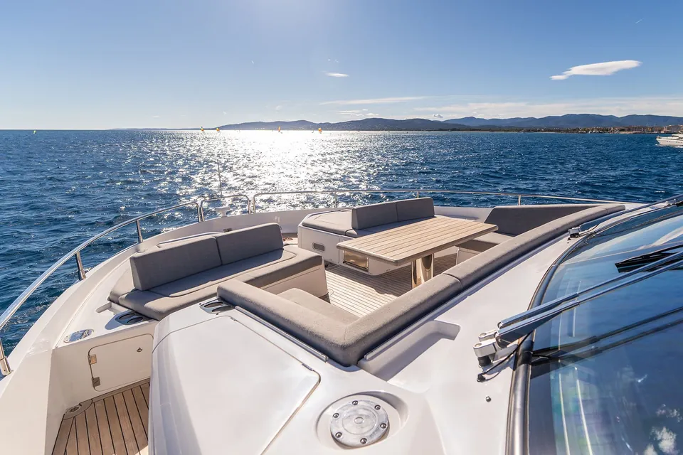 Bella Gee, 2023 Sunseeker 76 Yacht, photo 11